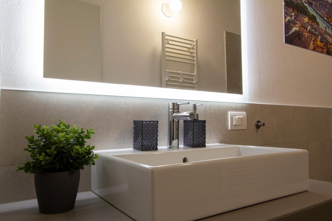 Le Damigelle Apartment Verona Bagian luar foto